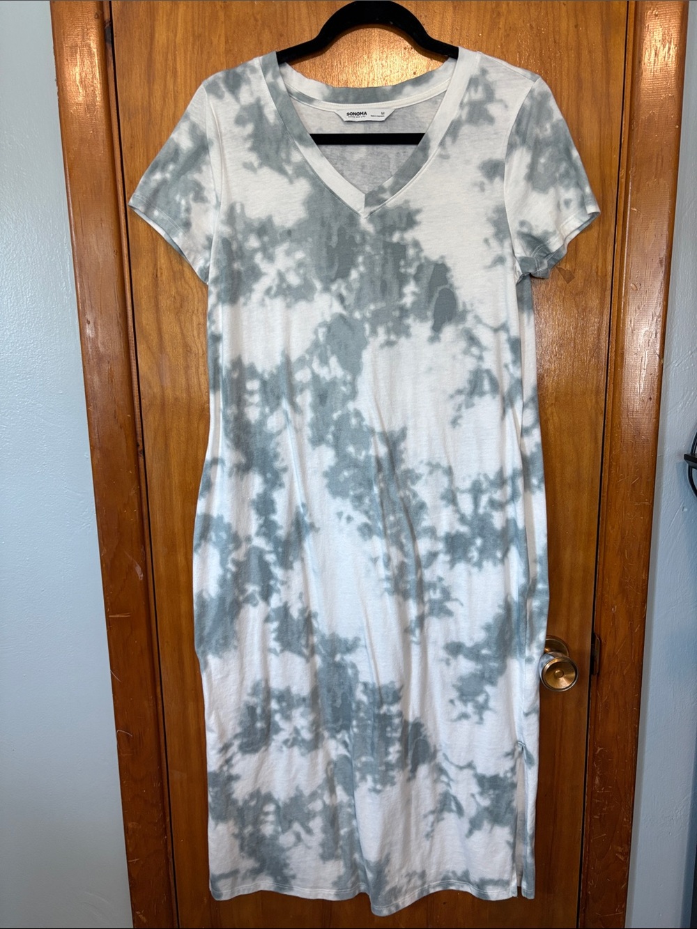Sonoma Goods For Life Tie-Dye V-Neck Maxi Dress in White and Gray - Size M